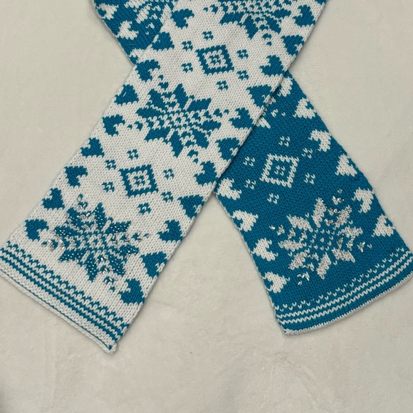 AÉROPOSTALE NWT Women’s Warm Knitted Turquoise & White Snowflake Pattern Scarf - Picture 6 of 7